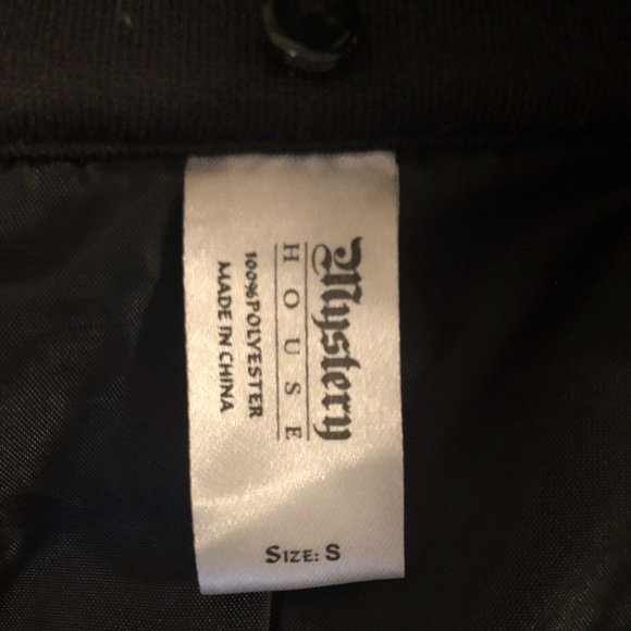 Mystery House Costume - Picture 7 of 9